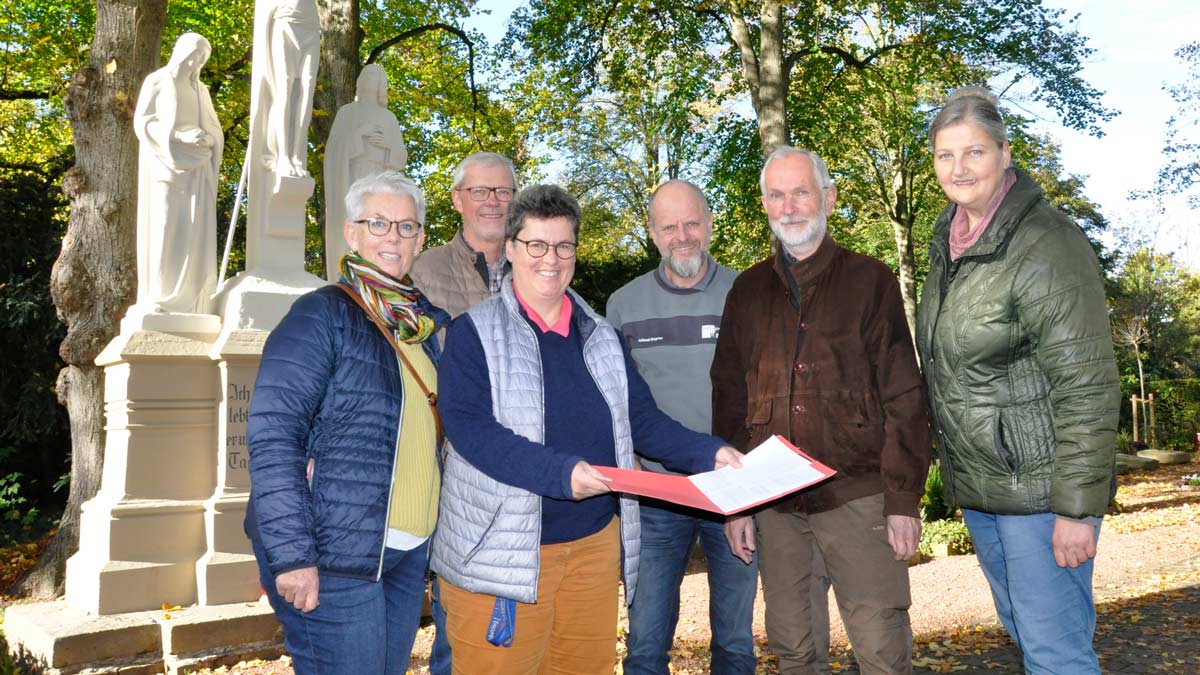 Read more about the article Heimatfreunde wollen Schätze des Wiedenbrücker Friedhofs heben