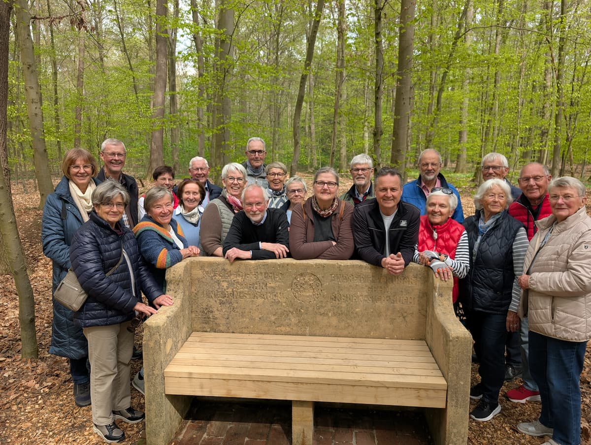 Eichhörnchenbank im Stadtholz